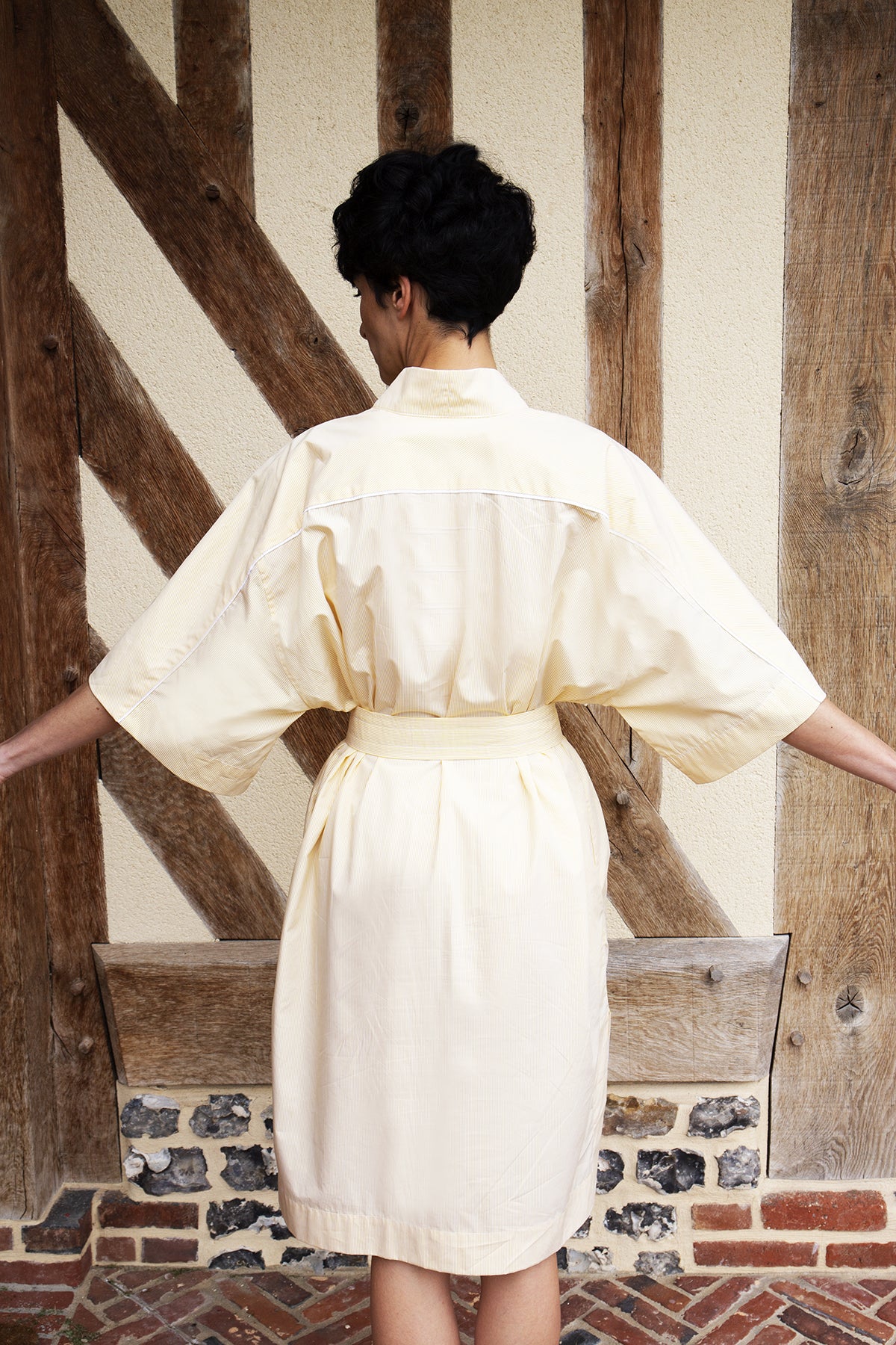 TUNIQUE_CHEMISE DE NUIT MADELEINE_HOMAI PARIS_RAYURES JAUNES_AUTOMNE HIVER 2021_DETAIL DOS